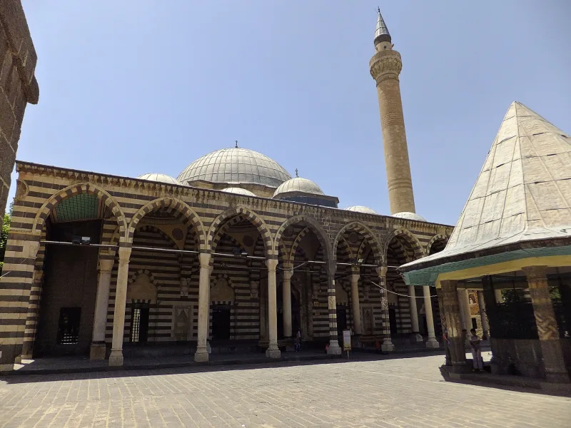 La mosquée de Behram Pacha à Diyarbakir — un chef-d'œuvre de Sinan datant du XVIe siècle